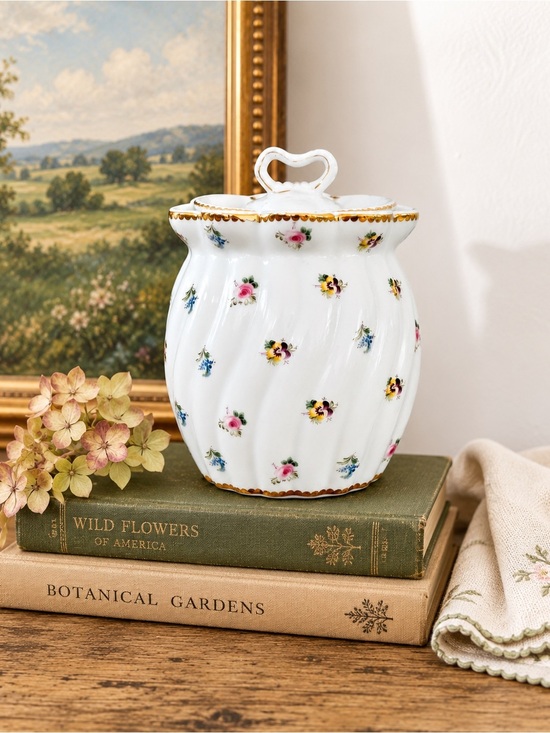 Other - Porcelain Lidded Biscuit Jar Floral Gold Trim Heart Handle England